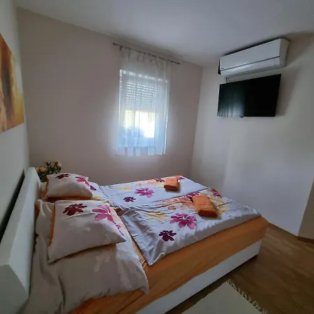 Doni Prémium Vendégház Pensión 3*